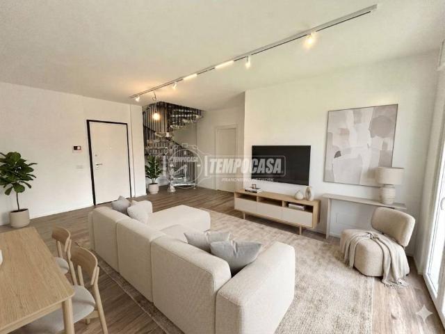 Attico / Mansarda in vendita a Villa Guardia CO
