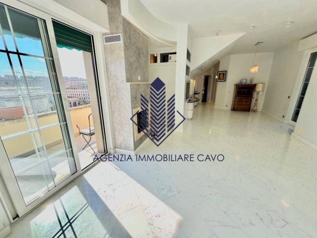 Attico piazza della Vittoria 9, Quadrilatero, Genova