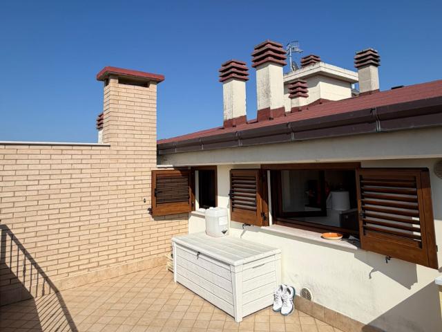 Attico trilocale con ampio terrazzo panoramico a Montesilvano Spiaggia