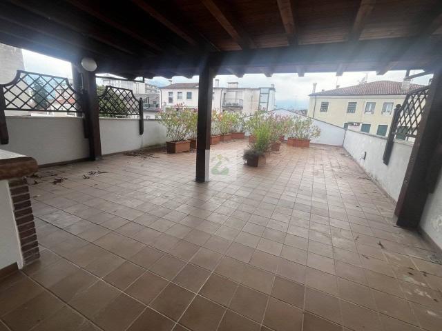 Attico via battaglione val leogra 10, Centro, Schio