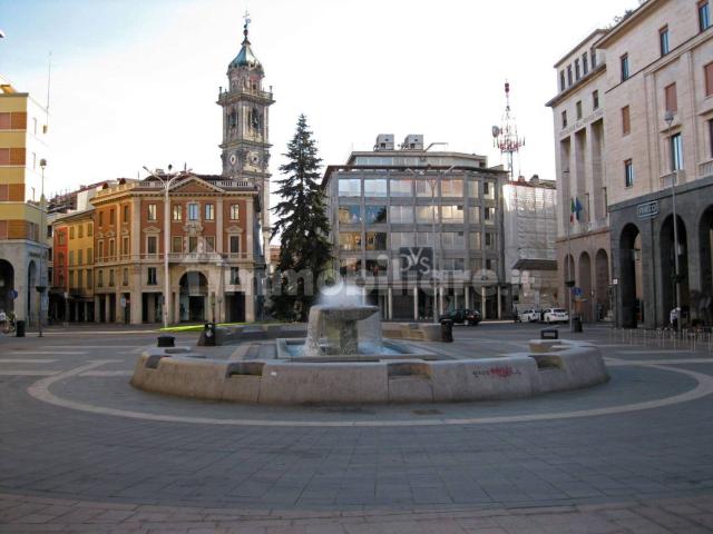 Attico via Giacomo Leopardi 1, Centro, Varese