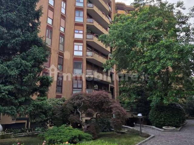 Attico viale Legioni Romane 44, Bande Nere, Milano
