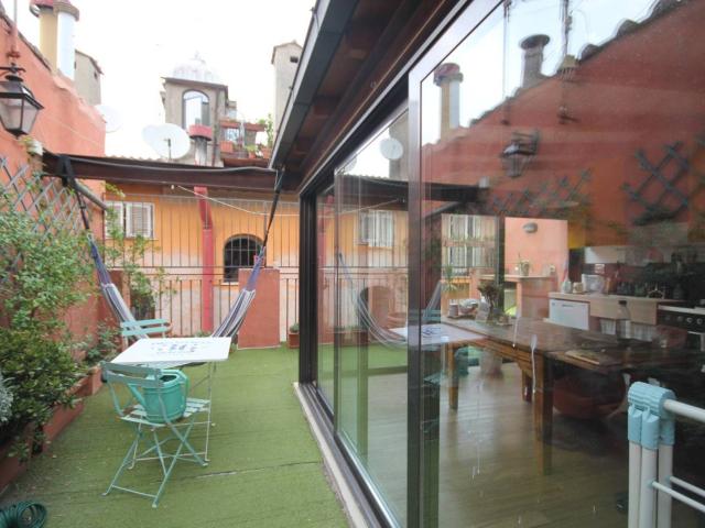 Attico vicolo della Torre, Trastevere, Roma