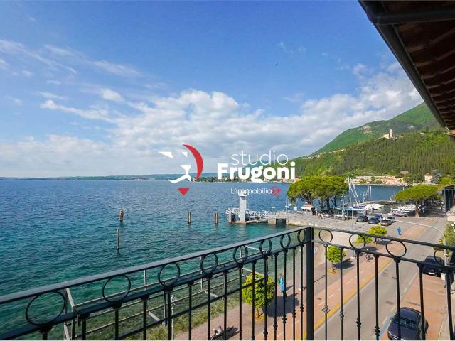ATTICO VISTA LAGO CON PISCINA PER AFFITTO STAGIONALE