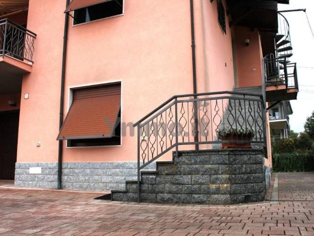 Attico/mansarda in vendita a Biandronno via Trento, 13