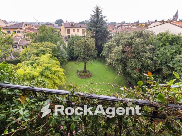 Attico/mansarda in vendita a Pistoia vicolo dei bacchettoni, 1, Piazza della Sala