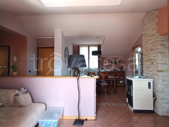 Attico/mansarda in vendita ad Alzano Lombardo via Provinciale