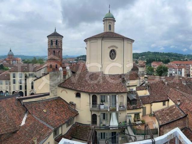 Attico/mansarda in vendita ad Asti via del Varrone, 12, Centro Storico