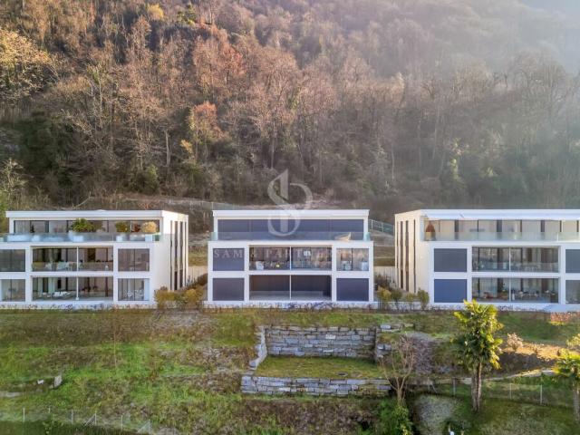 Atticco con vista lago