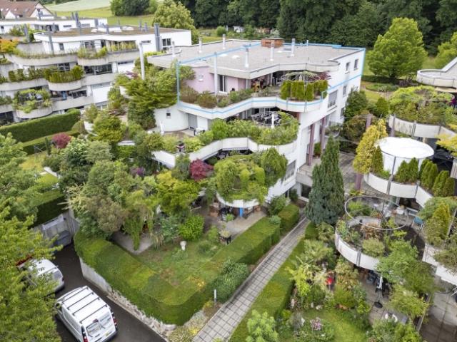 Attikawohnung mit grosser Terrasse und Nebenräumen