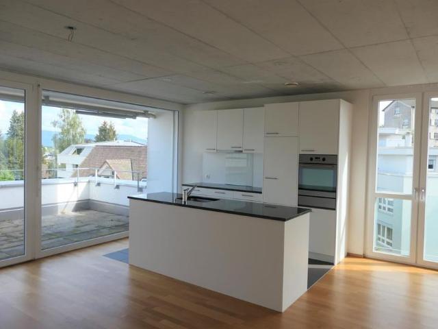 ATTIKAWOHNUNG MIT LOGGIA UND GROSSER TERRASSE