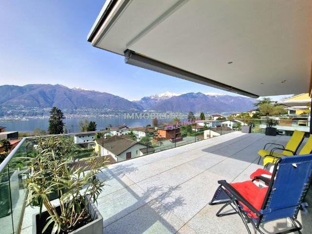 Attika auf 2 Etagen mit Panorma Seeblick und privatem Gärtchen | Attico duplex con vista panoramica sul lago e giardino privato | Duplex penthouse with panoramic lake views and private garden
