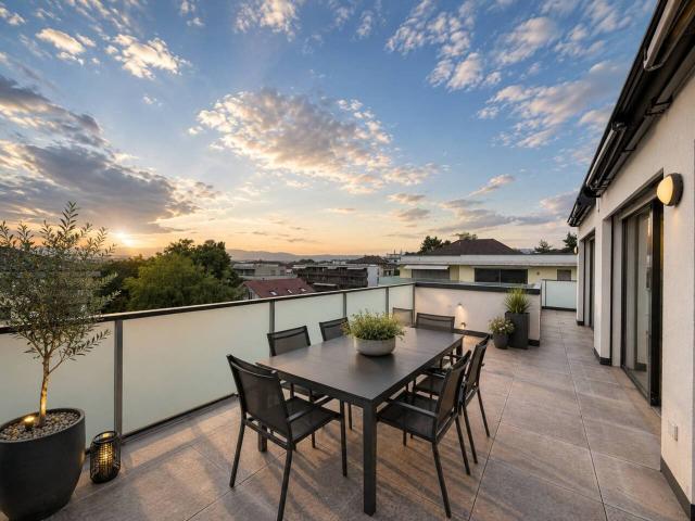 Attika von 2020, Terrasse von 53 m² und Blick auf den Genfersee
