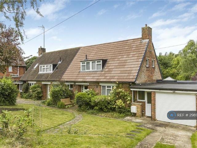 Attimore Road, Welwyn Garden City, AL8 4 bed semi detached house to rent £2,700 pcm £623 pw