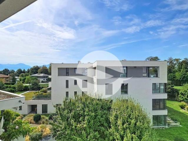 Attique moderne avec belle terrasse à quelques pas du lac