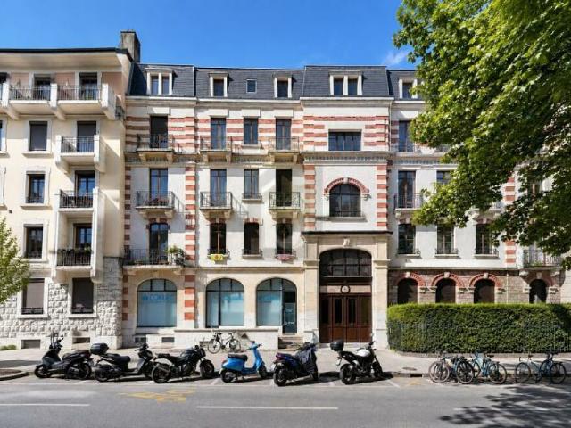 ATTIQUE AVEC BALCON À SERVETTE CHARMILLES