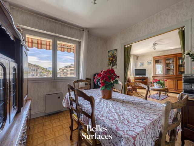 Attique avec balcon et garage