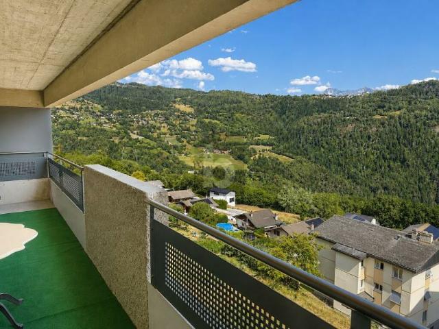 ATTIQUE AVEC BALCON ET GRENIER AMÉNAGEABLE