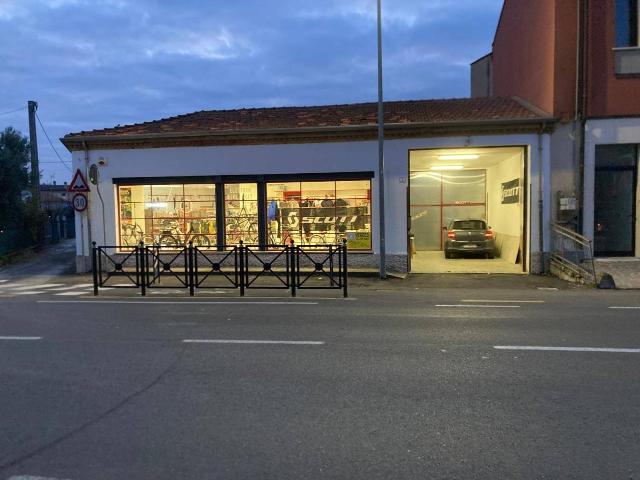 Attività commerciale 5 vani 300mq