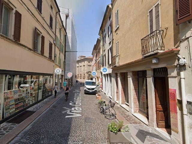 Attività commerciale 10 vani 550mq