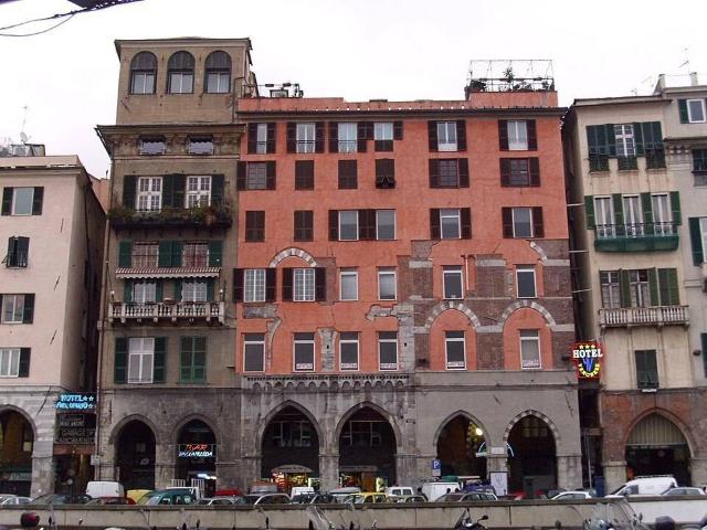 Palazzo / Stabile in vendita a Genova GE
