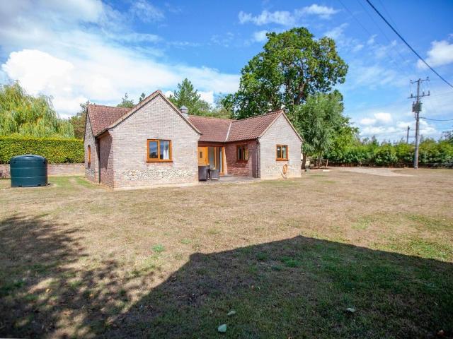 Attleborough Road, Morley St Peter NR18, 3 bed detached bungalow to rent, £1,500 pcm | PrimeLocation