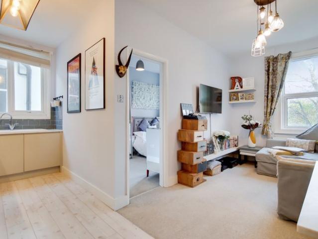 Attractive One Bed, Tooting/Colliers Wood Borders SW17, 1 bed flat to rent, £1,650 pcm | PrimeLocation