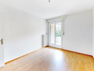 Attractive apartment with balcony in the sought after Matthof district
