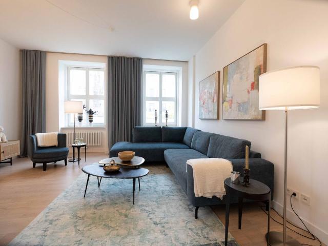 Attractive Apartment with Private Entrance and Terrace in a Listed Residential Complex, Berlin Amsterdam Apartments for Rent