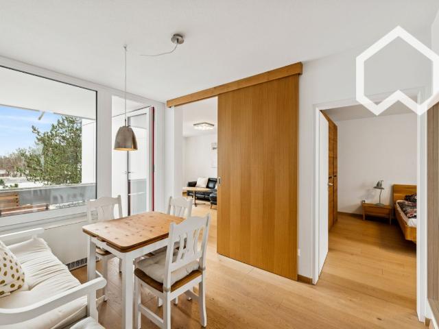 Attractive, bright, fully furnished 2.5 room apartment with loggia – stylishly renovated and perfectly connected, Munchen Amsterdam Apartments for Rent