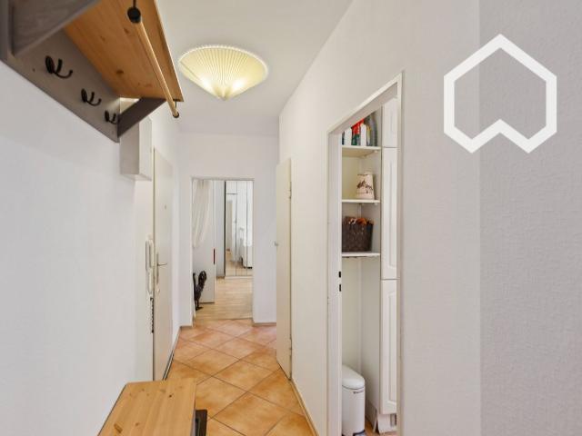 Attractive, Centrally Located 2 Room Apartment, Frankfurt Amsterdam Apartments for Rent