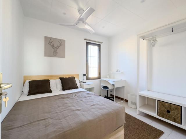 Attractive Double bedroom in the district Collblanc