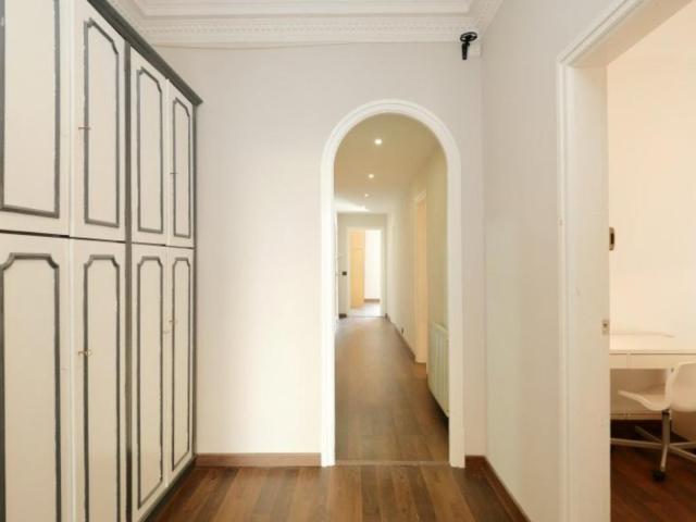 Attractive double bedroom in Vila de Gràcia