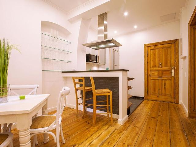 Attractive fully furnished 2.5 room apartment with two large bathrooms and open kitchen, Berlin Amsterdam Apartments for Rent