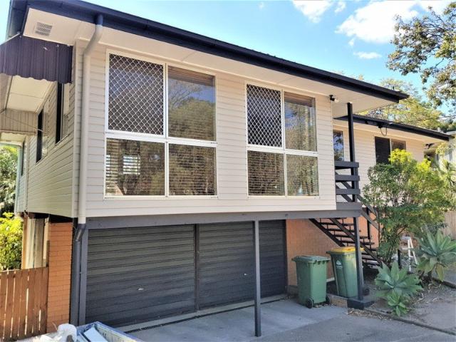 Attractive highset with self contained studio apartment underneath