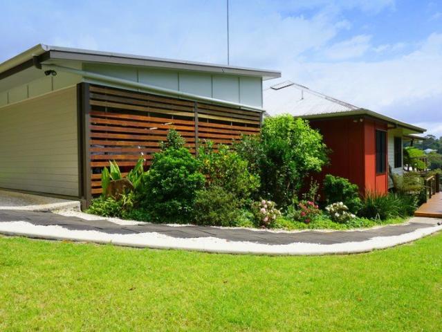 ATTRACTIVE HOME CLOSE TO EVERYTHING