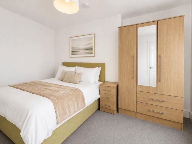 Attractive three bedroom top floor flat in Cotham