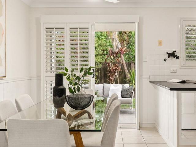 Attractive townhouse in serene Kedron Brook locale