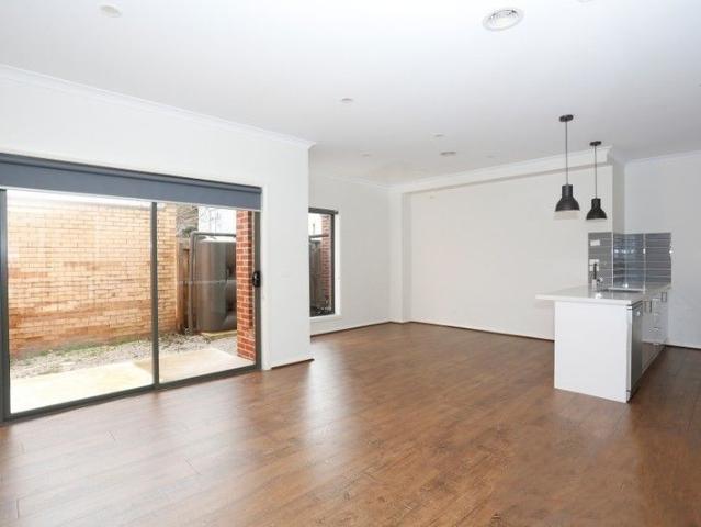 Attractive Unit, Convenient and Comfortable!