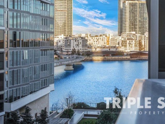 Attractive 1 bedroom | Sirius Waterfront Living | big winter garden with water view