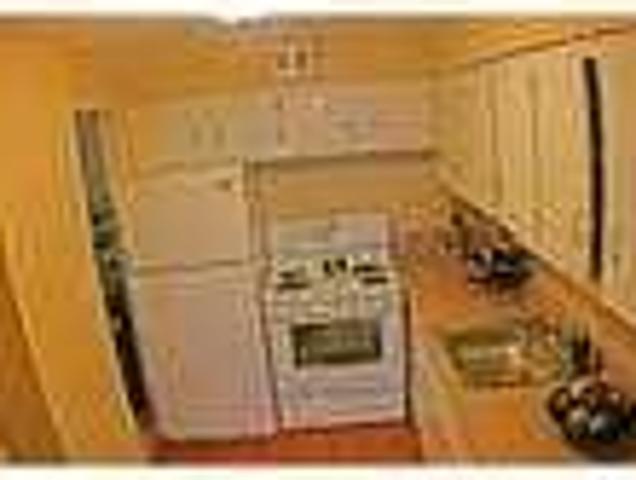 Attractive 2 bed, 1 bath. Pet OK!