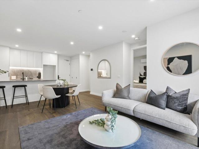 Attractive 2 Bedroom, 2 Bathroom Bayside Gem with East facing Balcony