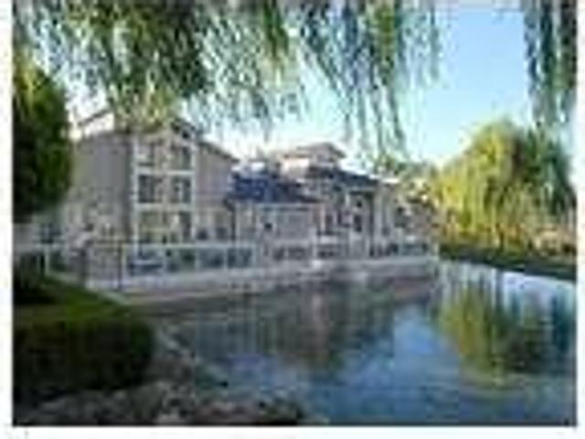 Attractive 3 bed, 2 bath. Pet OK!