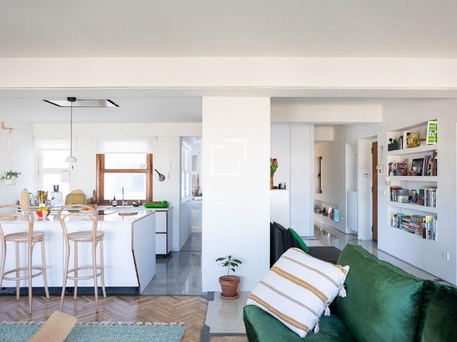 Attractive 3 bedroom apartment with a unique eclectic design and layout, for rent near Bouzas Square in Vigo city centre, Pontevedra