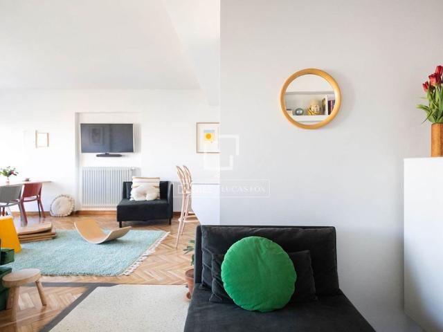 Attractive 3 bedroom apartment with a unique eclectic design and layout, for rent near Bouzas Square in Vigo city centre, Pontevedra