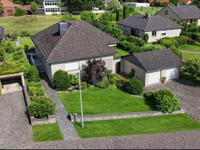 ATTRAKTIV MIT POTENZIAL AUF GROßEM GRUNDSTÜCK
