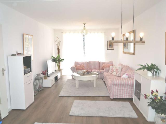 Attraktive möblierte 2,5 Zimmer Wohnung mit Balkon in Niederrad Sofort bezugsfrei/vermietbar!