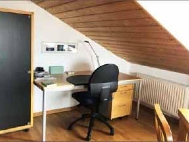 Attraktive möblierte Zwei Zimmer Dachwohnung