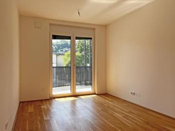 Neuwertige 3 Zimmer Wohnung mit Balkon im Ortszentrum
