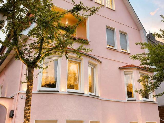 Attraktive ca. 90 m² Souterrainwohnung mit eigenem Eingang